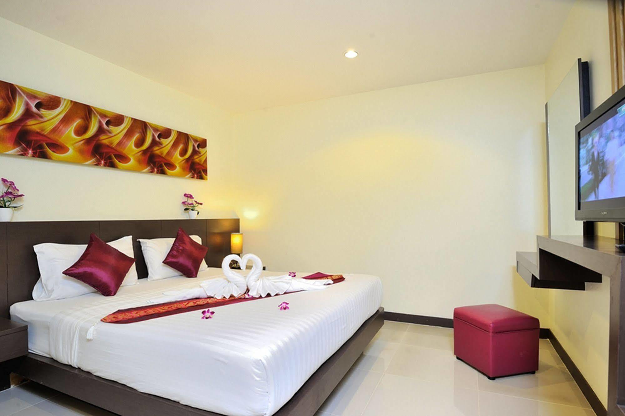 Pimrada Hotel Patong Exteriör bild