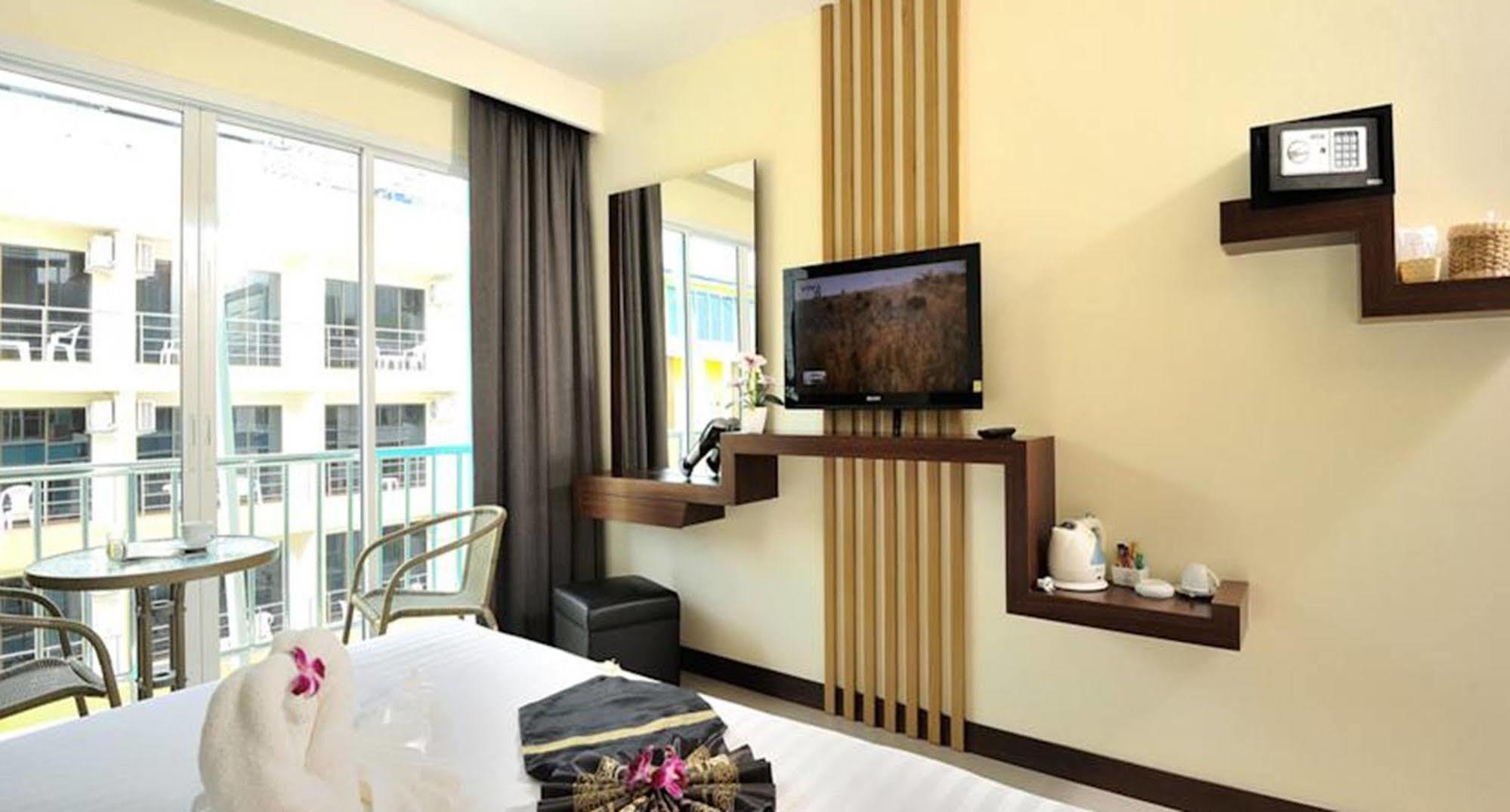 Pimrada Hotel Patong Exteriör bild